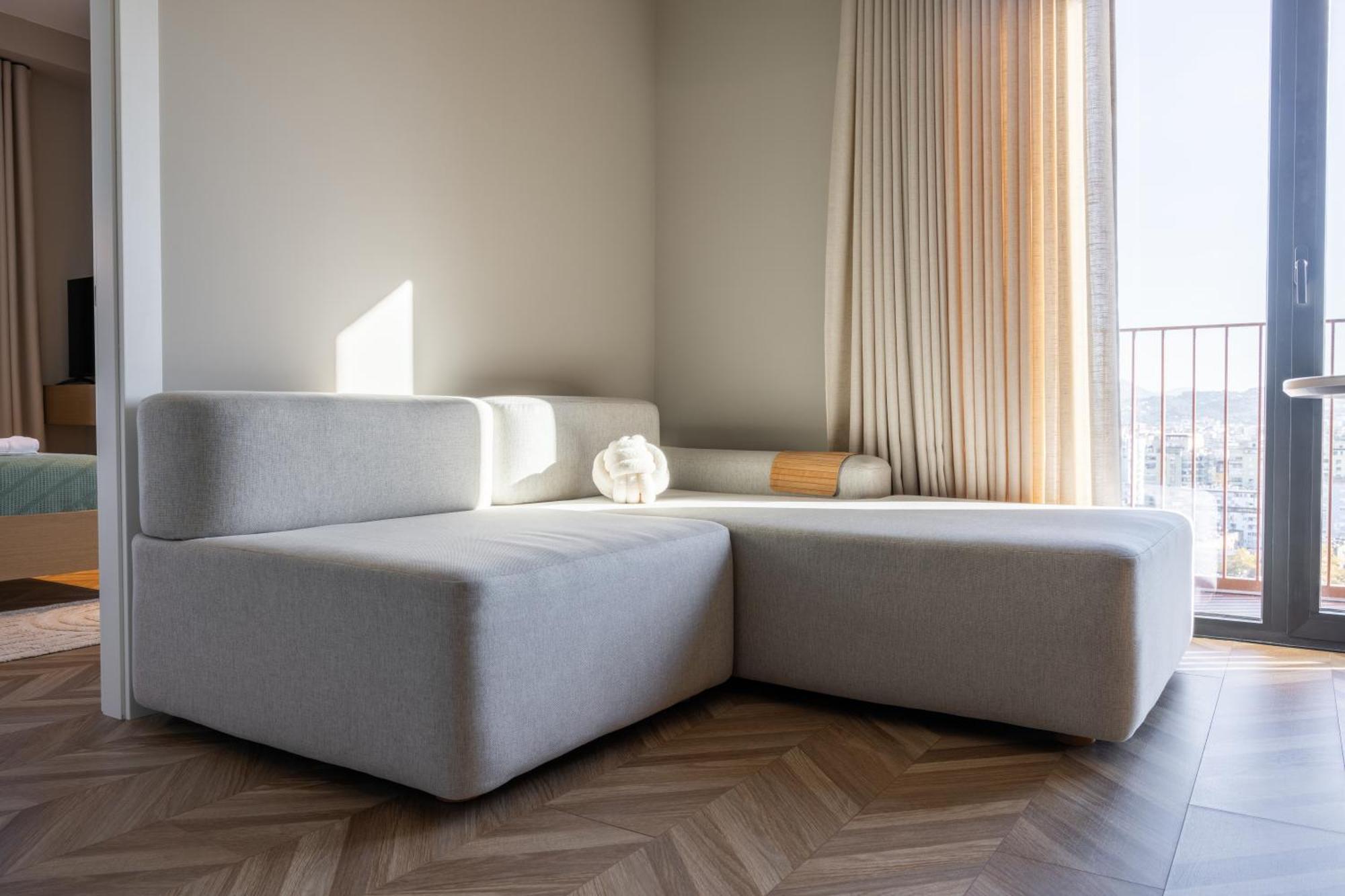 Square Inn Garden Aparthotel 티라나 외부 사진