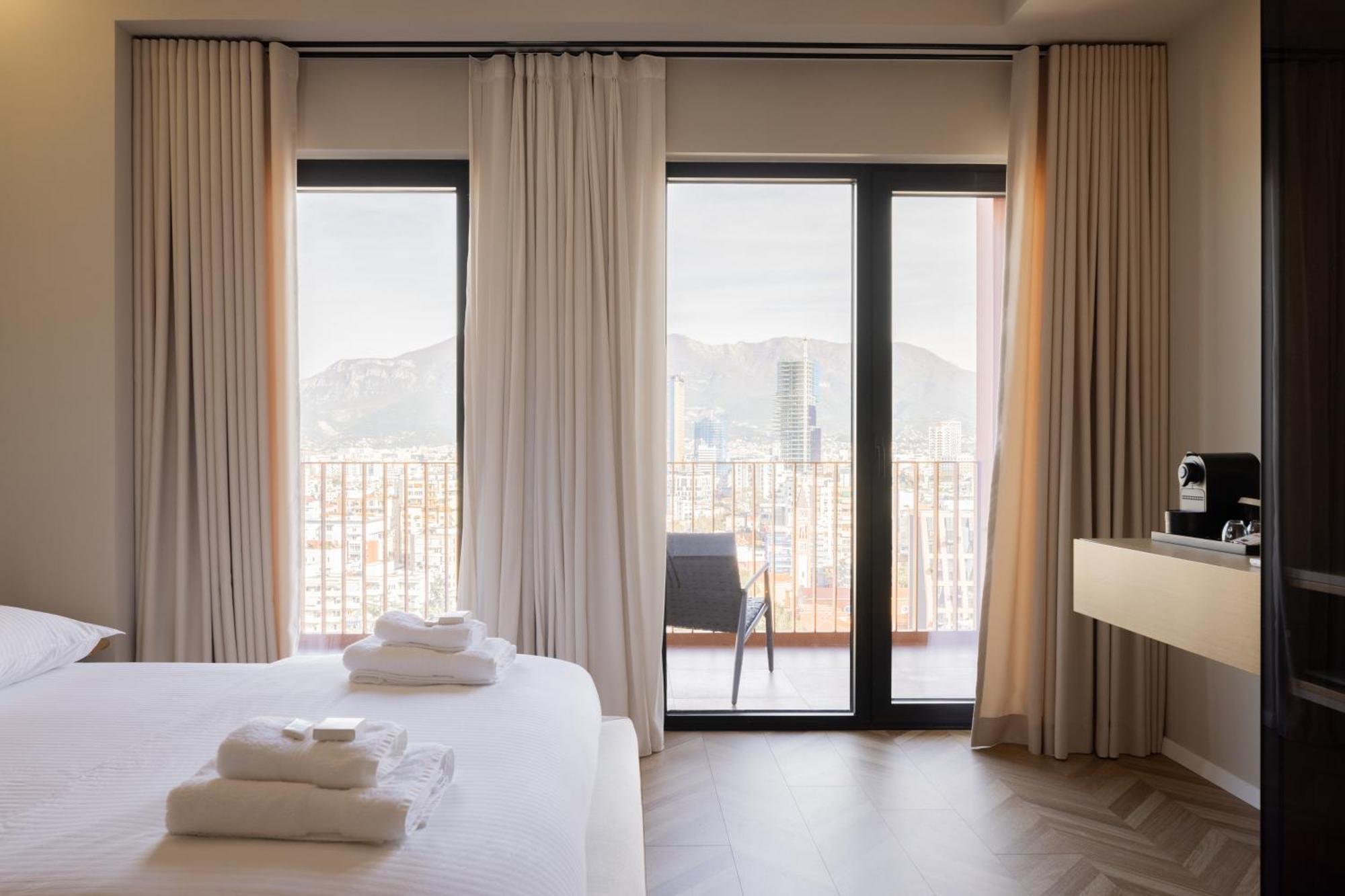 Square Inn Garden Aparthotel 티라나 외부 사진
