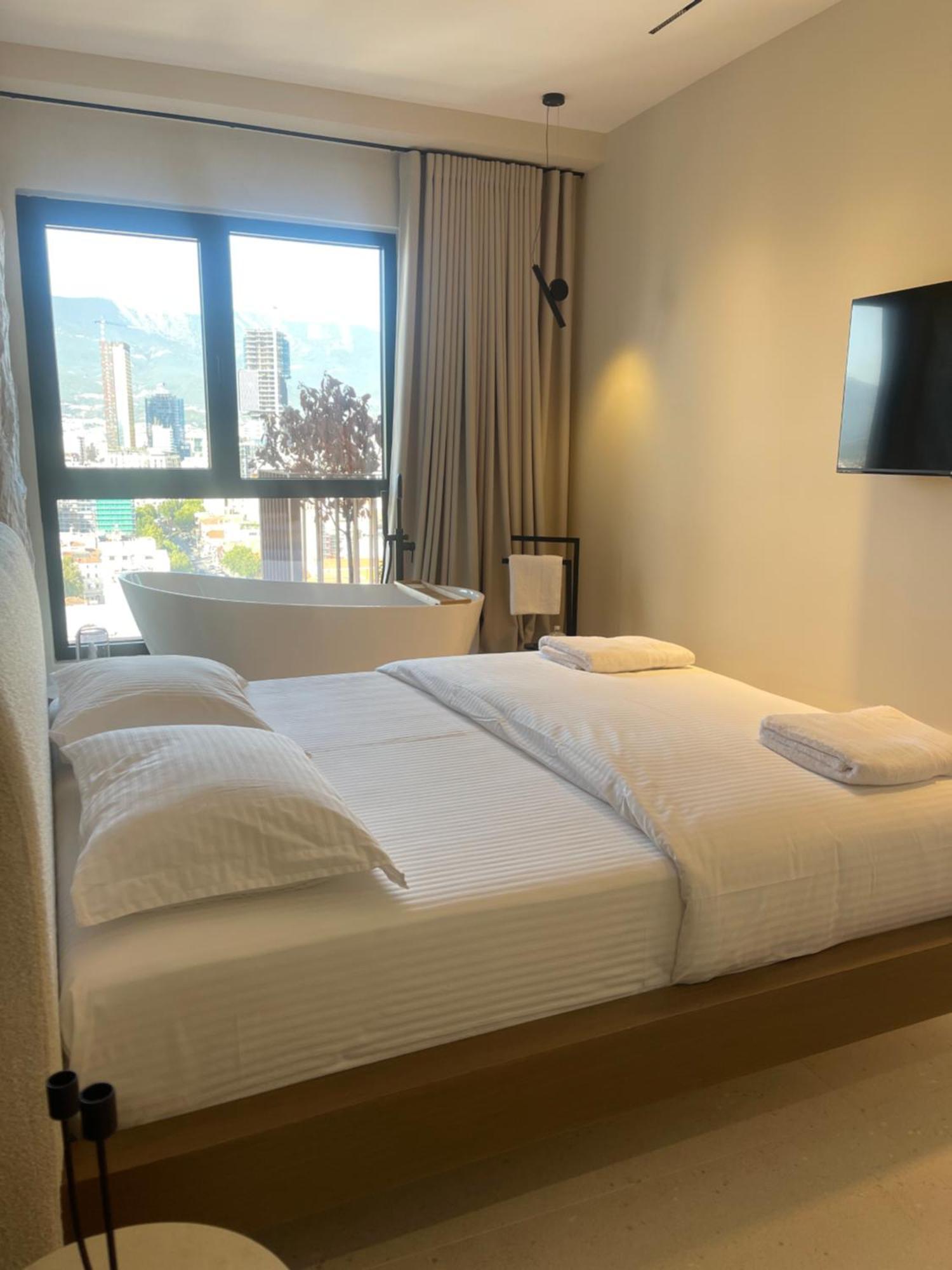 Square Inn Garden Aparthotel 티라나 외부 사진