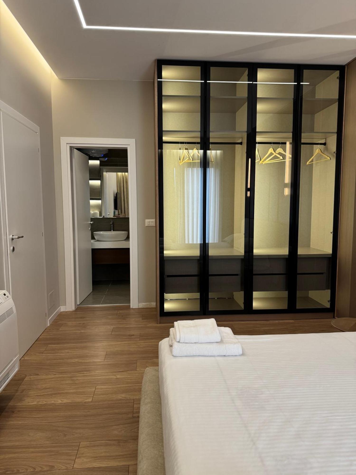 Square Inn Garden Aparthotel 티라나 외부 사진